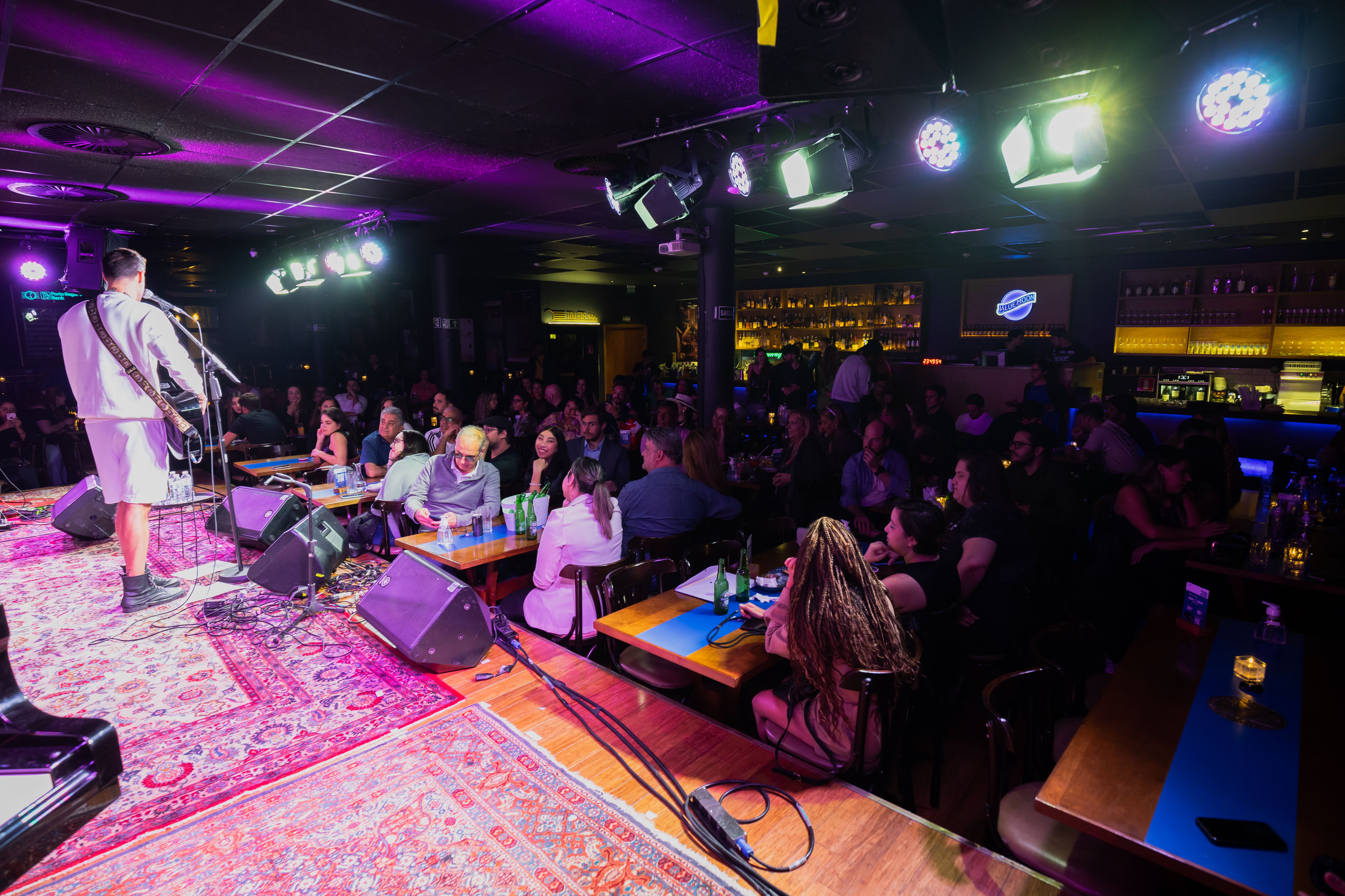 Comedy Clubs and Stand-Up in Sunshine Coast: Where to See Live Comedy